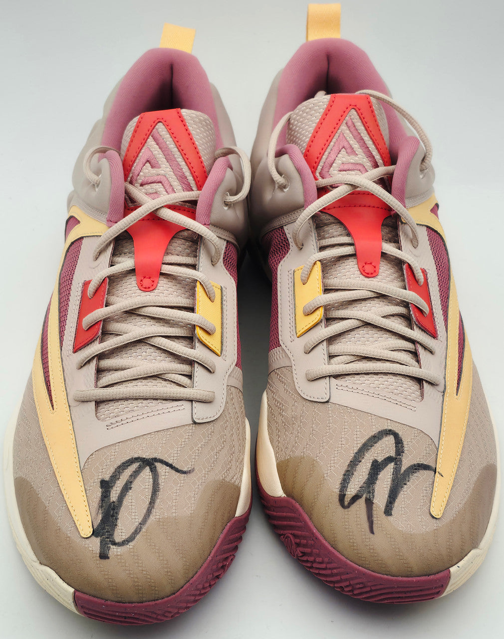 Giannis Antetokounmpo Autographed 2021 Player Exclusive (PE) Promo Kentucky Grey Nike Zoom Freak 2 Kentucky Shoes Size 17 (With Box) Beckett BAS Witness #3W396873 & #3W396874