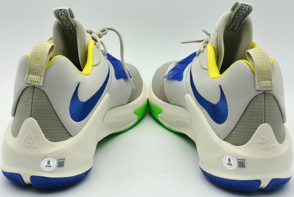 Giannis Antetokounmpo Autographed 2021 Player Exclusive (PE) Promo Villanova White Nike Zoom Freak 3 NCAA Shoes Size 17 (With Box) Beckett BAS Witness #3W396646 & #3W396647