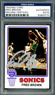 Downtown Fred Brown Autographed 1973-74 Topps Rookie Card #103 Seattle Supersonics PSA/DNA #83920773