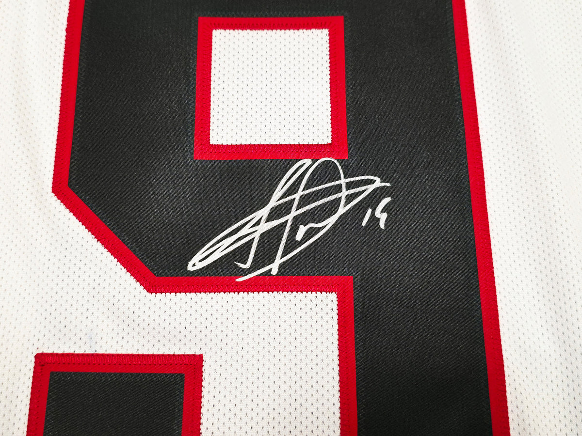 Chicago Blackhawks Jonathan Toews Autographed White Reebok Premier Jersey Size L Beckett BAS Witness Stock #250187