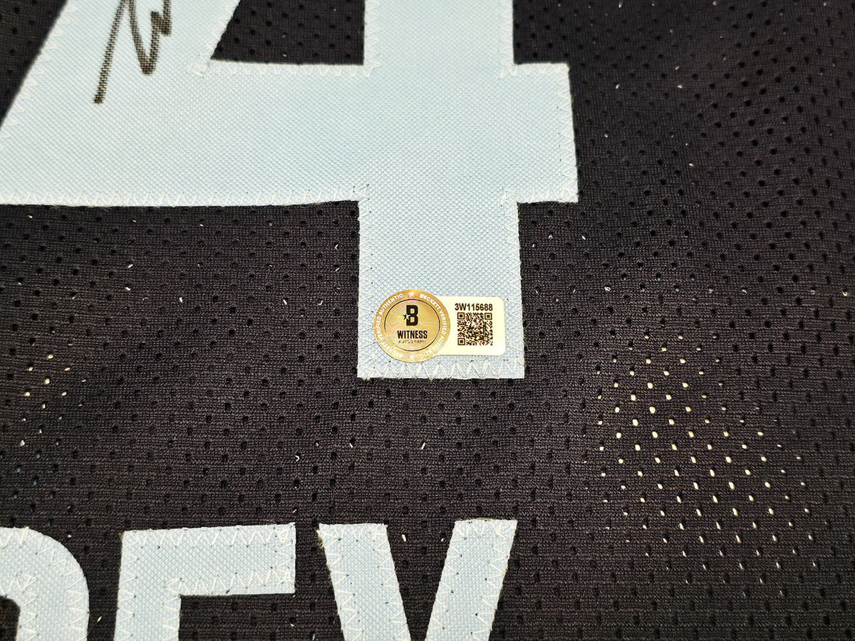 Memphis Grizzlies Zach Edey Autographed Blue Jersey Beckett BAS Witness Stock #249027