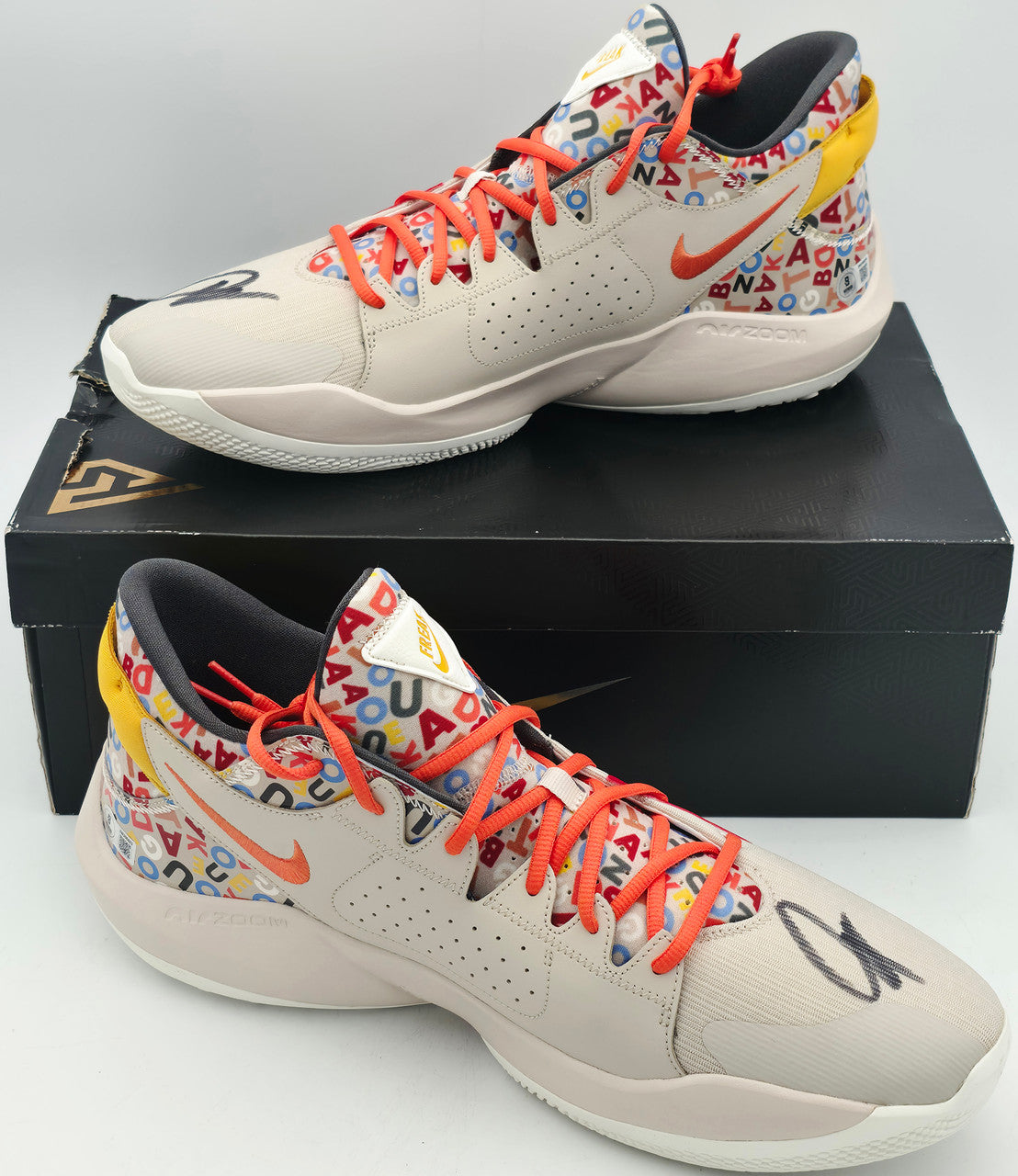 Giannis Antetokounmpo Autographed Black Nike Zoom Freak 5 Shoes Bucks Size 16 (No Box) Beckett BAS Witness #3W396365 & #3W396366