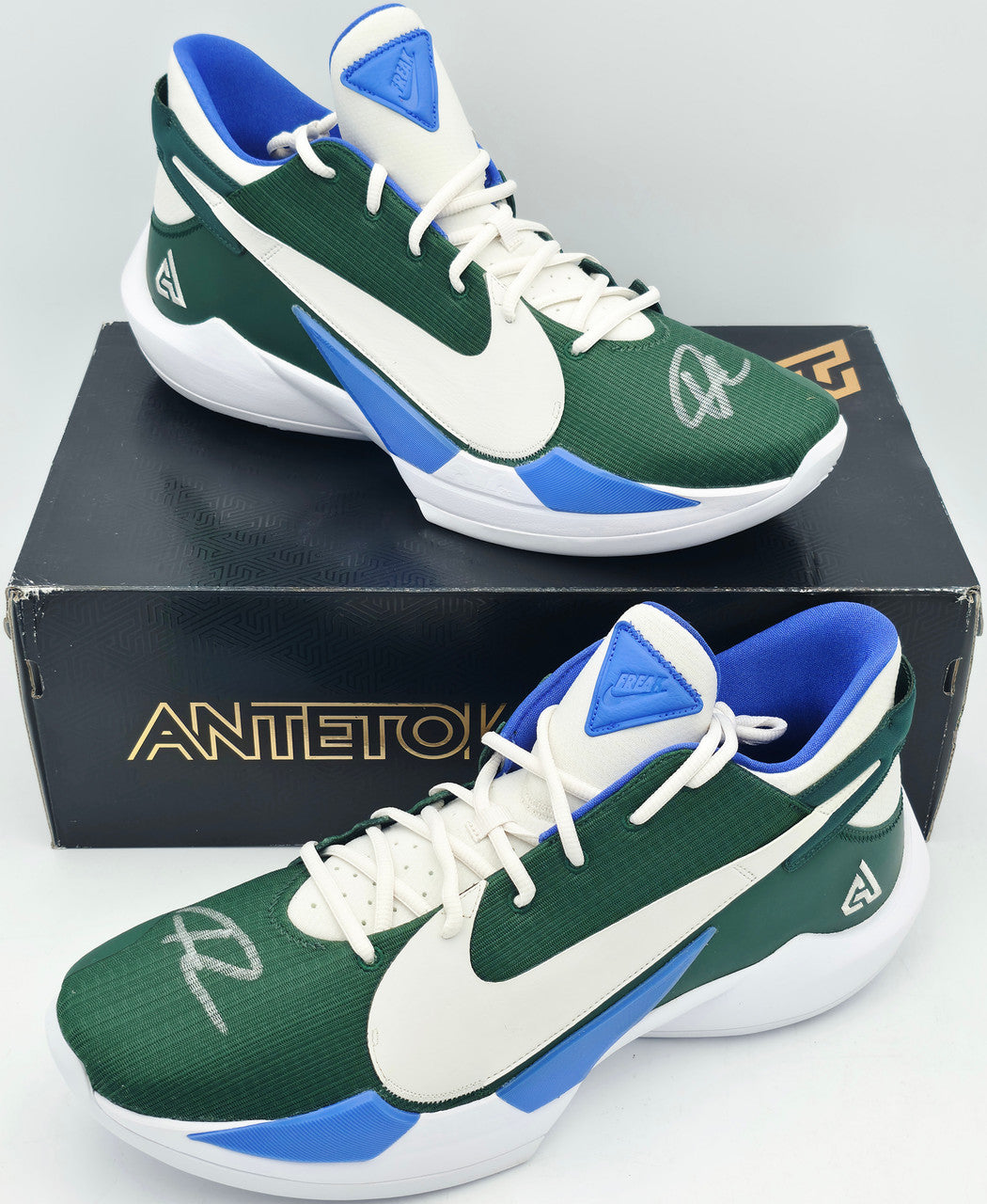 Giannis Antetokounmpo Autographed Black Nike Zoom Freak 2 Shoes Bucks Size 16 (No Box) Beckett BAS Witness #3W396329 & #3W396330