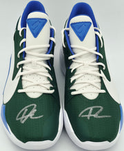 Giannis Antetokounmpo Autographed Black Nike Zoom Freak 2 Shoes Bucks Size 16 (No Box) Beckett BAS Witness #3W396329 & #3W396330