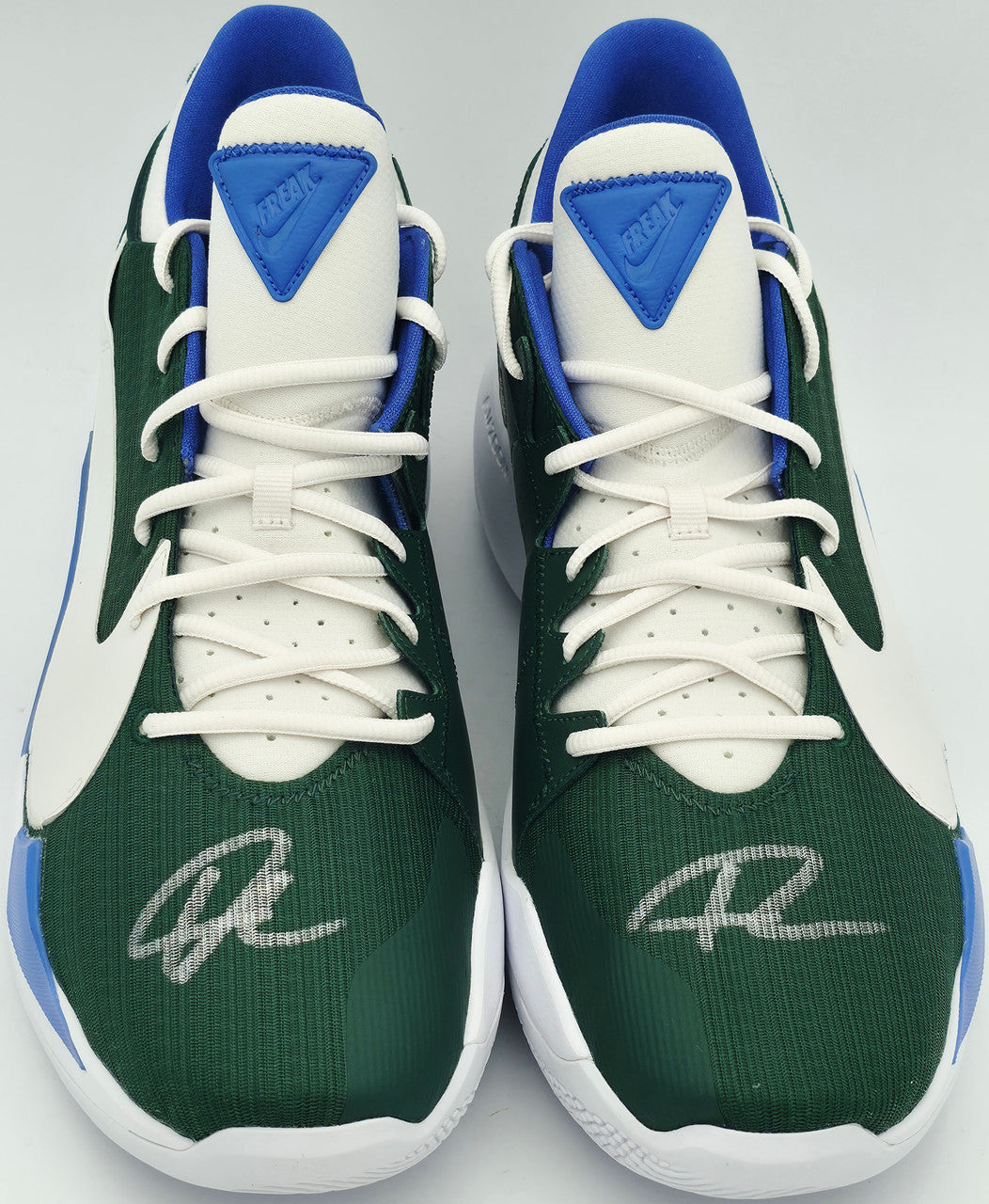 Giannis Antetokounmpo Autographed Black Nike Zoom Freak 2 Shoes Bucks Size 16 (No Box) Beckett BAS Witness #3W396329 & #3W396330