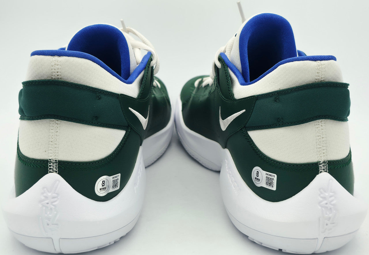 Giannis Antetokounmpo Autographed Black Nike Zoom Freak 2 Shoes Bucks Size 16 (No Box) Beckett BAS Witness #3W396329 & #3W396330