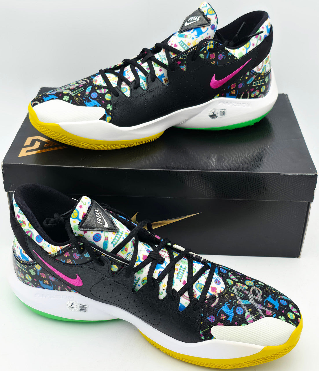 Giannis Antetokounmpo Autographed White Nike Zoom Freak 5 Shoes Bucks Size 17 (With Box) Beckett BAS Witness #3W396331 & #3W396332