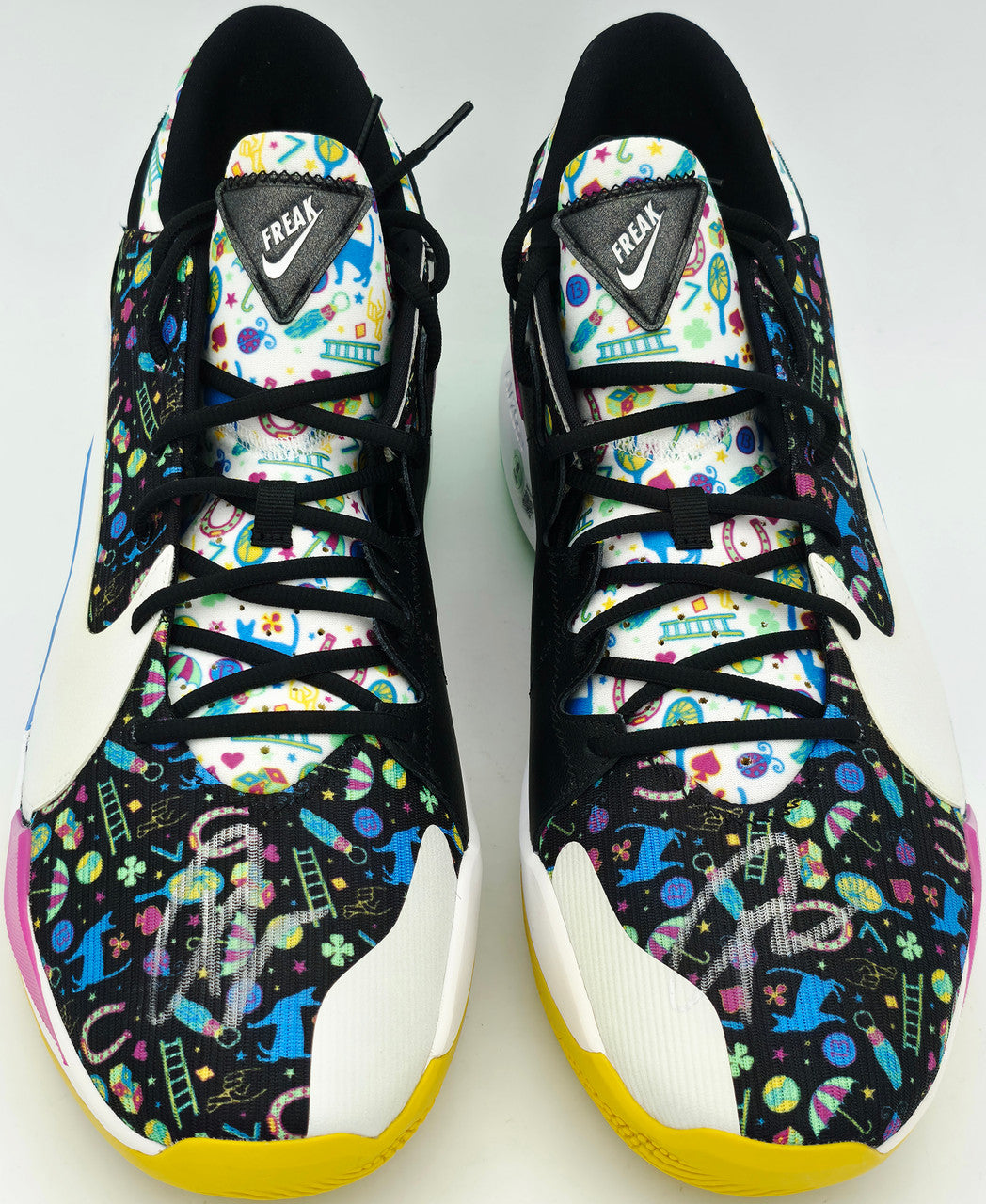 Giannis Antetokounmpo Autographed White Nike Zoom Freak 5 Shoes Bucks Size 17 (With Box) Beckett BAS Witness #3W396331 & #3W396332