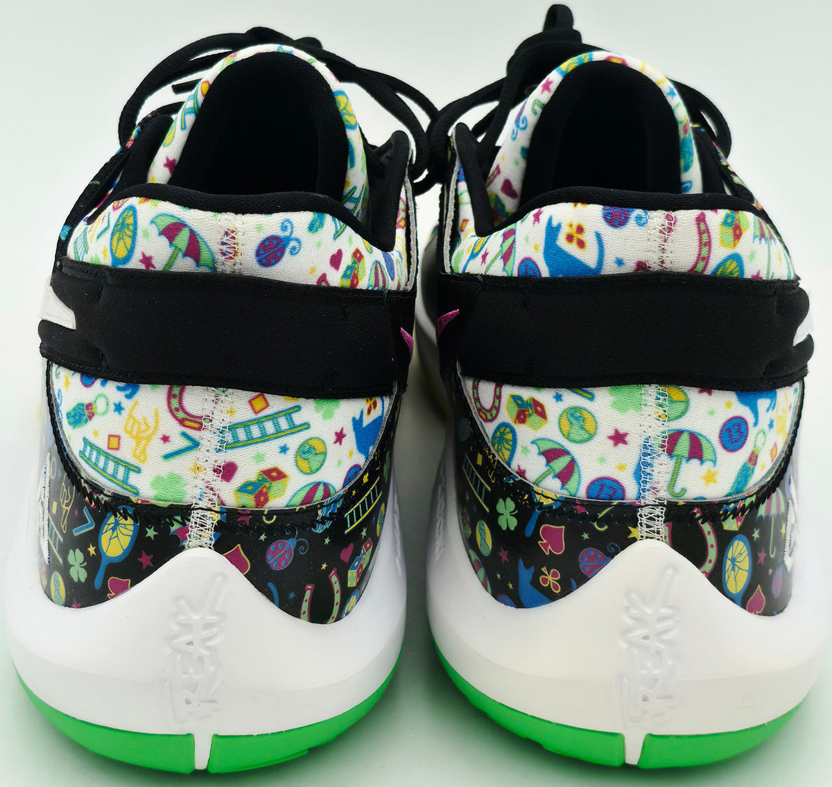 Giannis Antetokounmpo Autographed White Nike Zoom Freak 5 Shoes Bucks Size 17 (With Box) Beckett BAS Witness #3W396331 & #3W396332