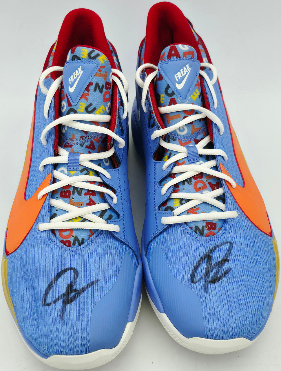 Giannis Antetokounmpo Autographed Blue Nike Zoom Freak 3 Shoes Bucks Size 16 (No Box) Beckett BAS Witness #3W395131 & #3W395132