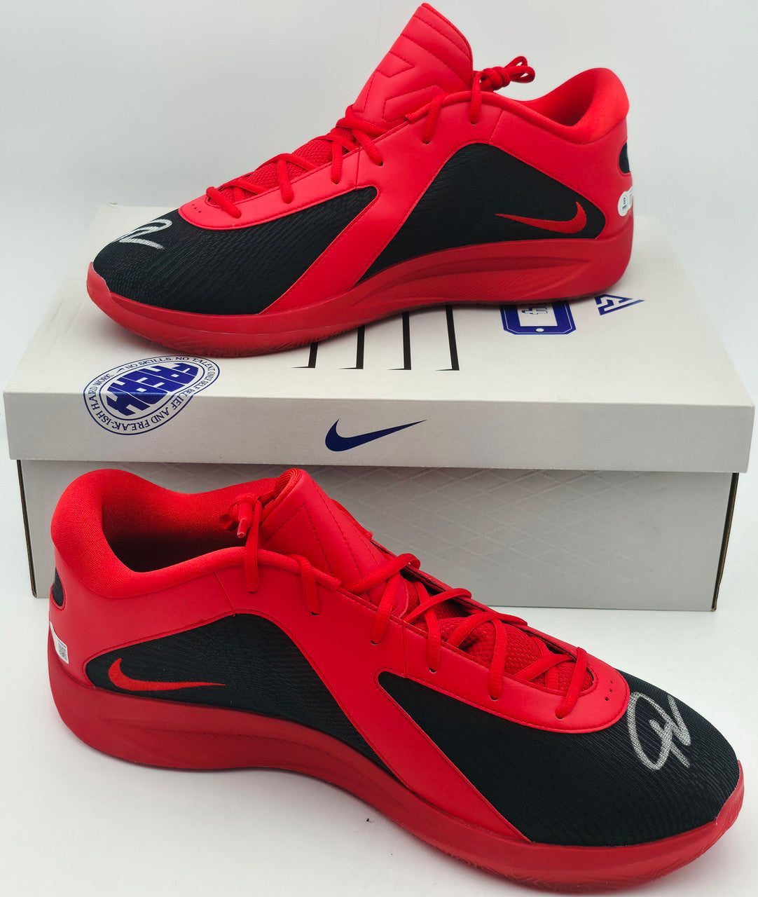 Giannis Antetokounmpo Autographed 2019 Player Exclusive (PE) Promo White Nike Zoom Freak 1 Shoes Bucks Size 17 Beckett BAS Witness Stock #252757