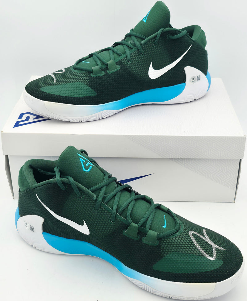 Giannis Antetokounmpo Autographed 2021 Player Exclusive (PE) Promo Black Nike Zoom Freak 3 Shoes Bucks Size 17 Beckett BAS Witness Stock #252760