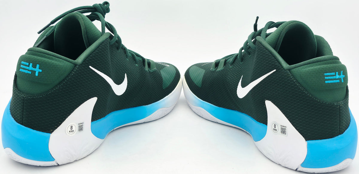 Giannis Antetokounmpo Autographed 2021 Player Exclusive (PE) Promo Black Nike Zoom Freak 3 Shoes Bucks Size 17 Beckett BAS Witness Stock #252760