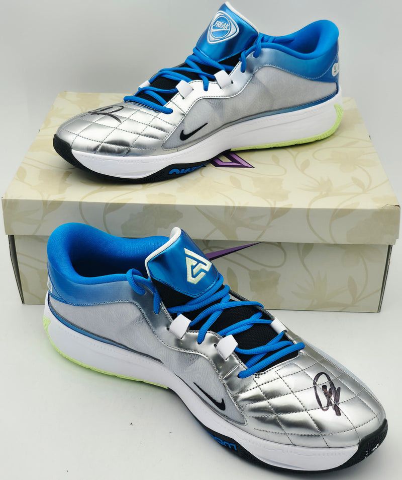 Giannis Antetokounmpo Autographed 2023 Player Exclusive (PE) Promo Blue Nike Zoom Freak 5 Shoes Bucks Size 17 Beckett BAS Witness Stock #252700