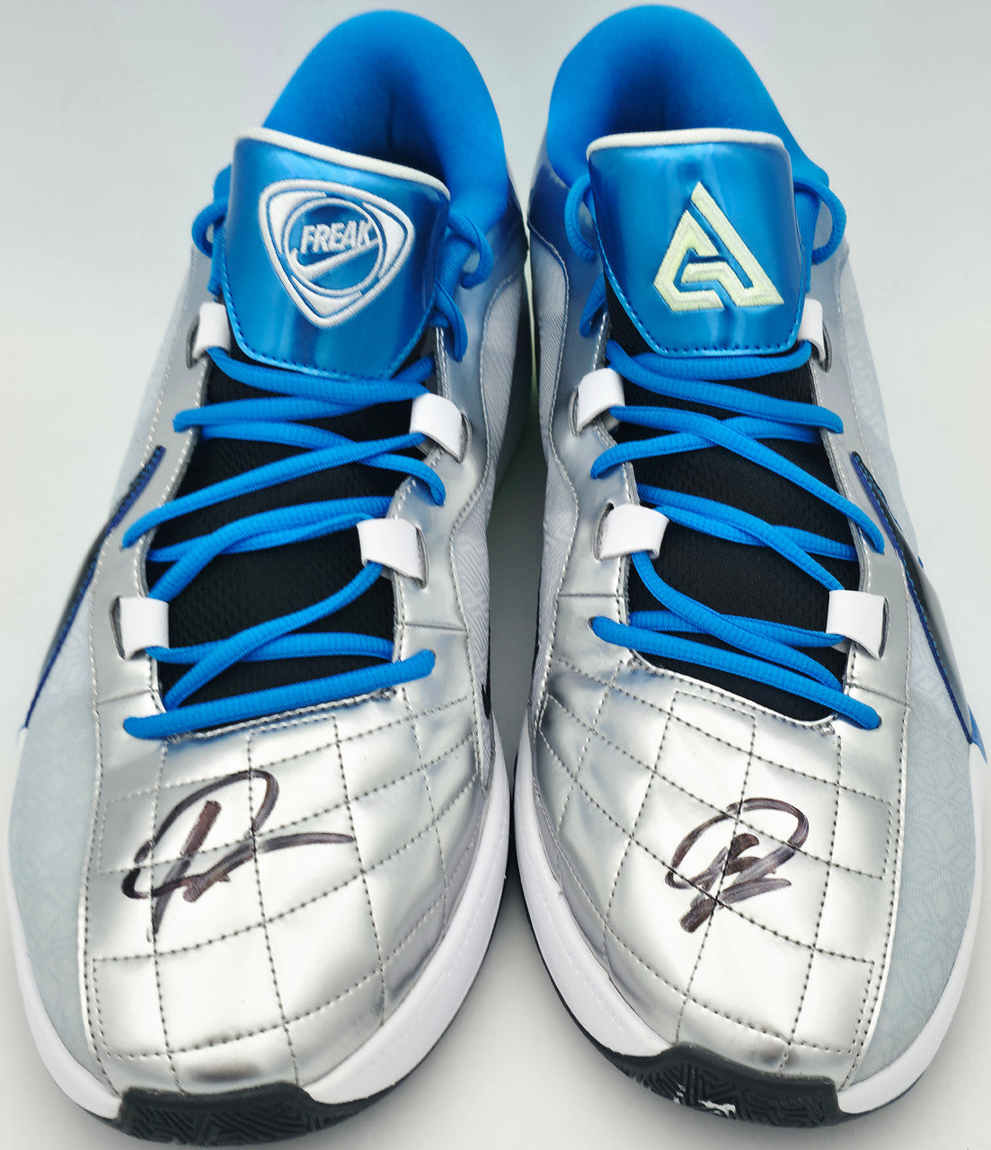 Giannis Antetokounmpo Autographed 2023 Player Exclusive (PE) Promo Blue Nike Zoom Freak 5 Shoes Bucks Size 17 Beckett BAS Witness Stock #252700