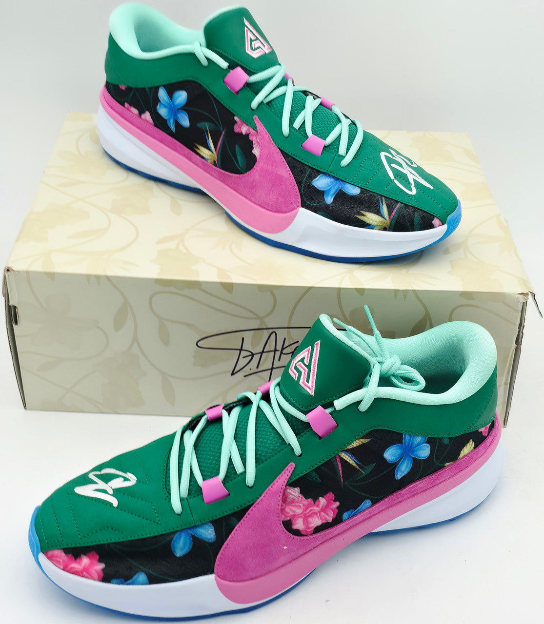 Giannis Antetokounmpo Autographed 2023 Player Exclusive (PE) Promo Black Nike Zoom Freak 5 Shoes Bucks Size 17 Beckett BAS Witness Stock #252706