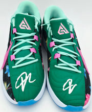 Giannis Antetokounmpo Autographed 2023 Player Exclusive (PE) Promo Black Nike Zoom Freak 5 Shoes Bucks Size 17 Beckett BAS Witness Stock #252706