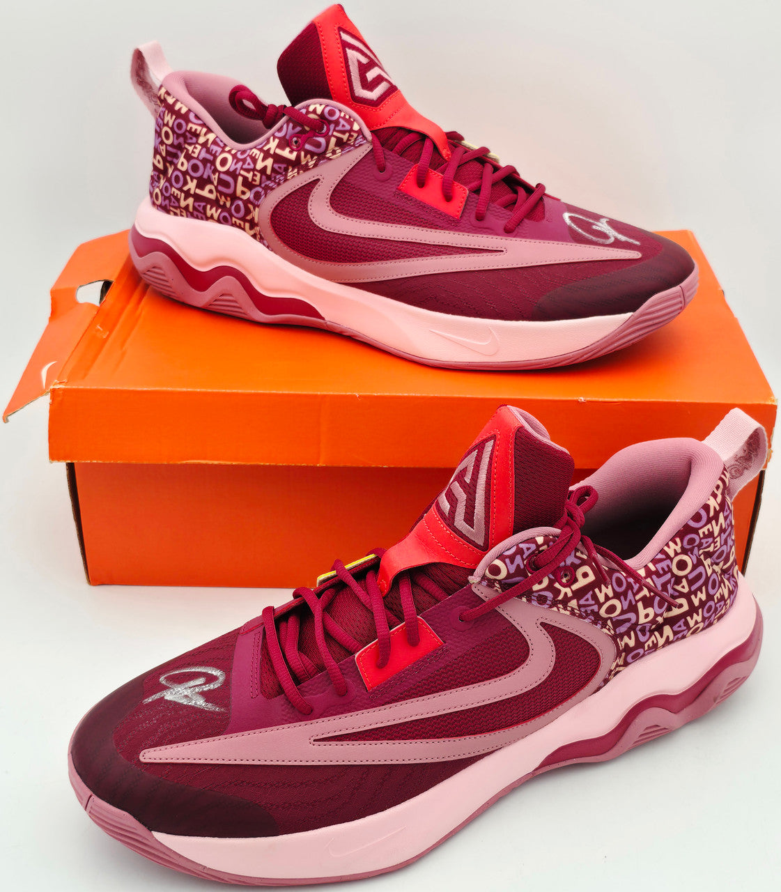 Giannis Antetokounmpo Autographed 2022 Player Exclusive (PE) Promo Purple Nike Zoom Freak 4 ASW Shoes Bucks Size 17 Beckett BAS Witness Stock #252720